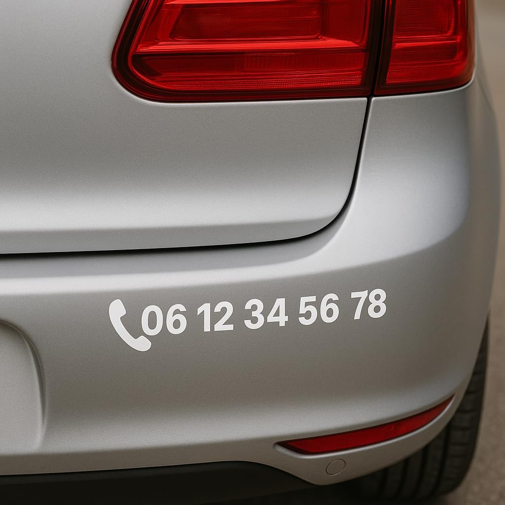 Sticker numéro de téléphone blanc collé sur le pare-chocs arrière d'une voiture grise